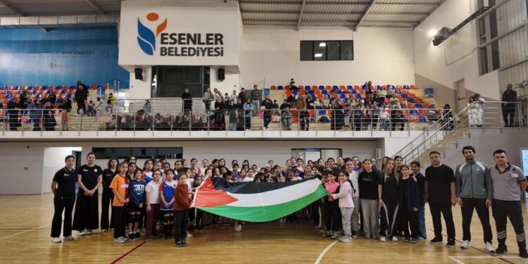 Esenlerli sporculardan Gazze’ye destek
