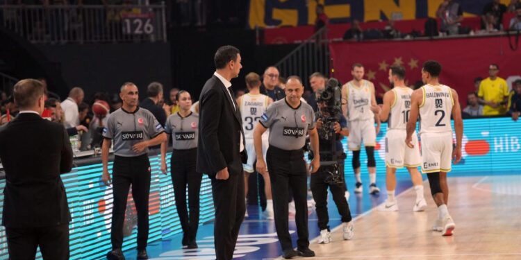 Fenerbahçe ve Beşiktaş’a para cezası