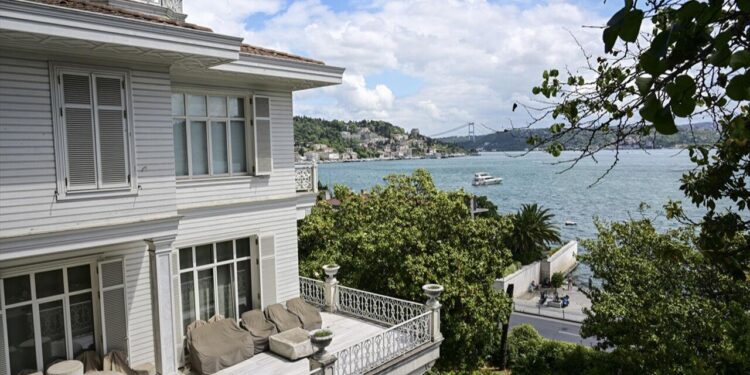 FETÖ firarisi Akın İpek’in yalısı ihale sonrası satıldı! Yeni sahibinin ismi açıklanmadı!