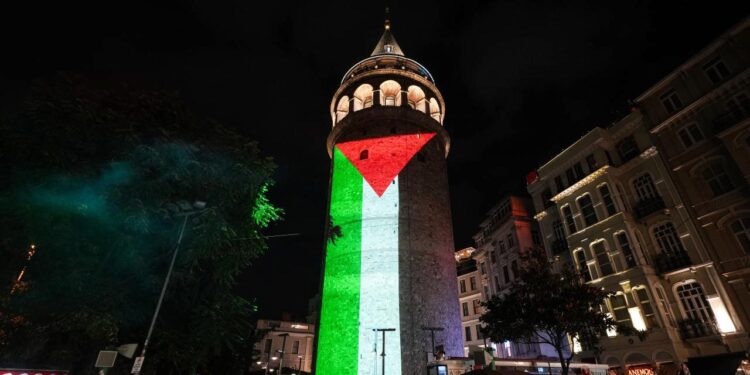 Galata Kulesi’nde anlamlı etkinlik