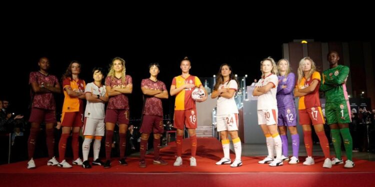 Galatasaray Adası’nda forma lansmanı gecesi