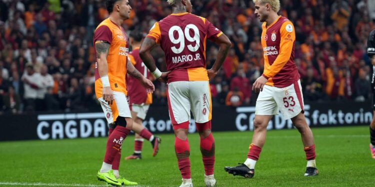 Galatasaray’a ilk kaybını Beşiktaş tattırdı