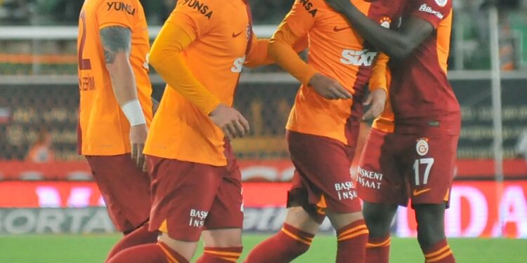 Galatasaray’ın eski yıldızı ‘çok para’ isteyince transferi yattı
