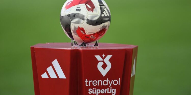 Gaziantep FK-Samsunspor ve Eyüpspor-Göztepe maçlarının heyecanı burada! Canlı takip…