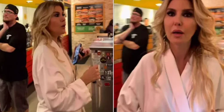 Gülben Ergen ABD’de Bornozla Hamburger Yedi