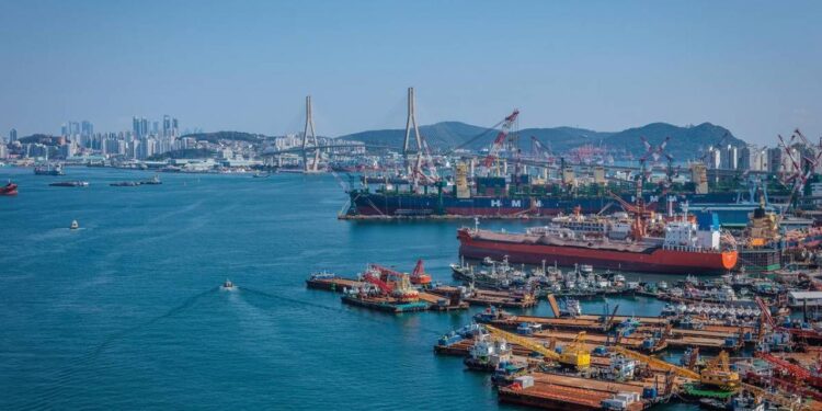 Güney Kore, Kuzey Kore gemisine ateş açtı