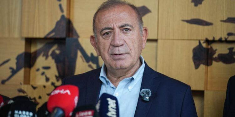 Gürsel Tekin’den CHP yönetimine: Biz sustukça siz çaldınız, hesap vereceksiniz!