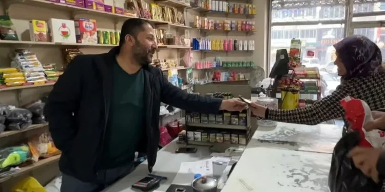 500 Öğrenciye Malzeme Bağışlayan Esnaf Örnek Oldu