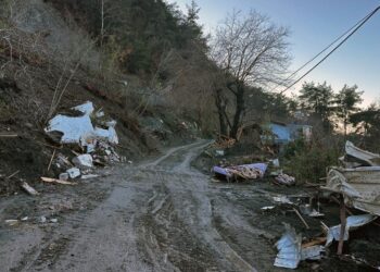 Hatay’da toprak kayması can aldı: Kepçe operatörü uçuruma yuvarlandı
