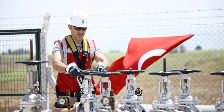 İki ilde petrol heyecanı: TPAO başvuru yaptı