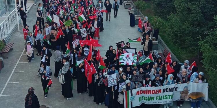 İmam hatipli gençlerden Gazze direnişine anlamlı destek!