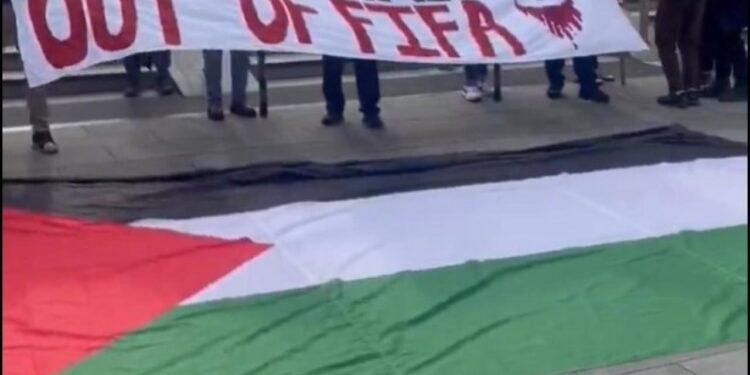 İngilizler Wembley’i çevreledi: ‘İsrail’i FIFA’dan atın’