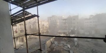 İşgalci ordu Gazze’de iki evi hedef aldı… 10 Filistinli şehit oldu!