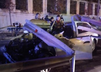 İstanbul’da korkunç kaza: Otomobil bariyere girdi