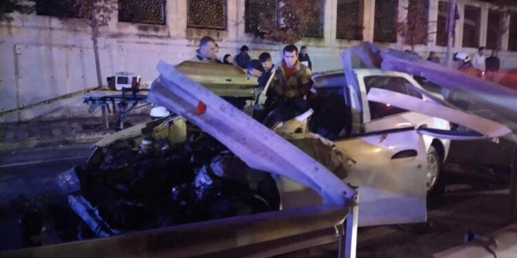 İstanbul’da korkunç kaza: Otomobil bariyere girdi