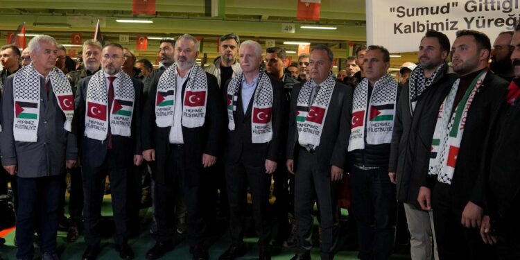 İstanbullu balıkçılar bir günlük hasılatını Gazze’ye bağışladı