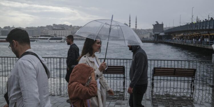 İstanbullular dikkat! Valilikten sel uyarısı geldi