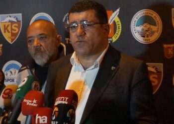‘İstifa’ tezahüratlarına başkan yanıt verdi: ‘Ben de üzülüyorum’