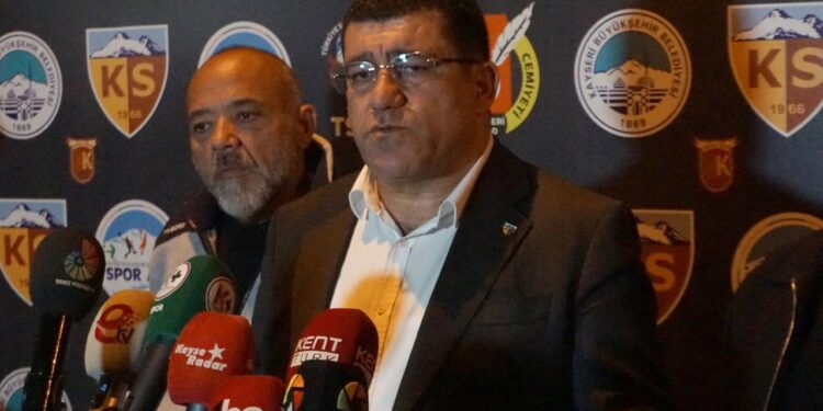 ‘İstifa’ tezahüratlarına başkan yanıt verdi: ‘Ben de üzülüyorum’