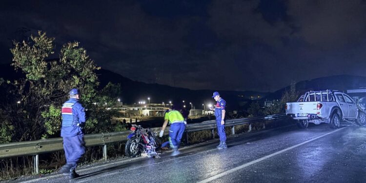 İzmir’de pikap ile elektrikli bisiklet çarpıştı! 1 ölü, 1 ağır yaralı