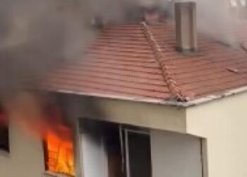 Kadıköy’de metruk binada çıkan yangın paniğe neden oldu