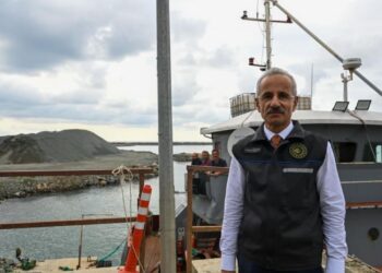 Karadeniz’de nefes kesen operasyon! 35 metreküp yakıt güvenle tahliye edildi!