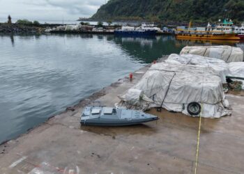 Karadeniz’de yabancı cisim paniği! Balıkçılar buldu, SAS komandoları harekete geçti