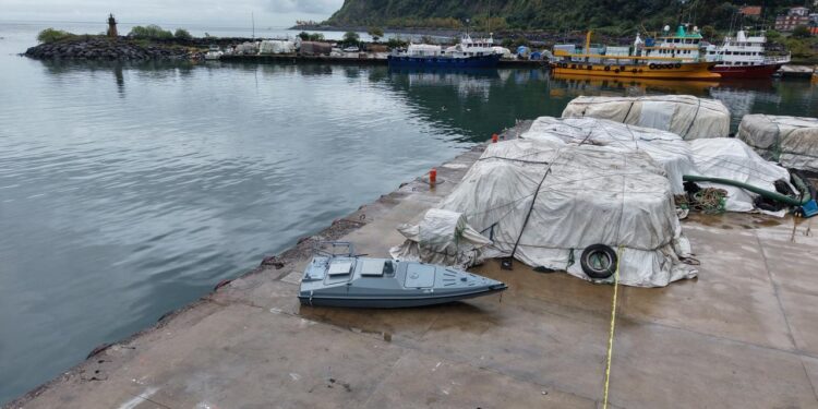 Karadeniz’de yabancı cisim paniği! Balıkçılar buldu, SAS komandoları harekete geçti