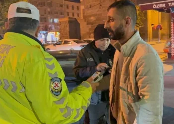 Polise Kimlik Yerine Sosyal Medyasını Gösterdi
