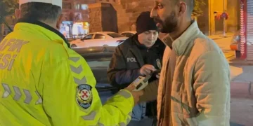 Polise Kimlik Yerine Sosyal Medyasını Gösterdi