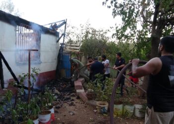 Kızını alevlerin arasından çıkardı ama evini kurtaramadı