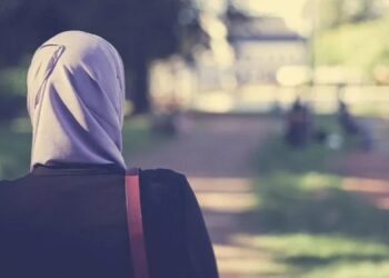 KKTC’de başörtüsü yasağının ardından yeni skandal! Lisede rezalet! Parası AB’den