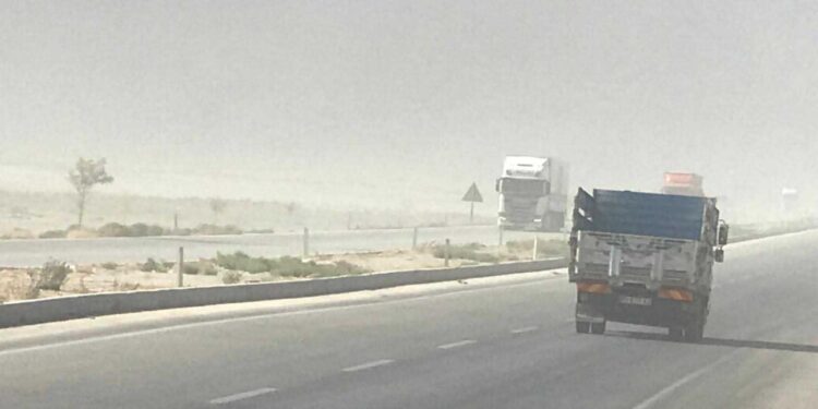 Konya’da kum fırtınası: Görüş mesafesi 20 metreye düştü