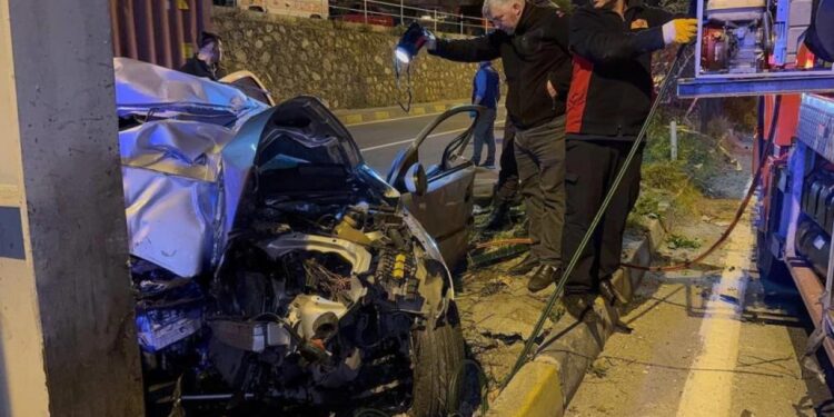 Korkunç kaza! Araç ikiye katlandı: 2 ölü