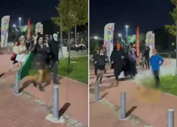 Kostümünü Giyip Parkta Koştu, Herkesi Şaşırttı