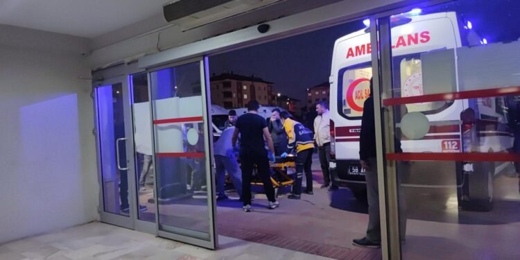 Köyün ortasında tartıştığı adamı canice öldürdü, kızı ağır yaralı