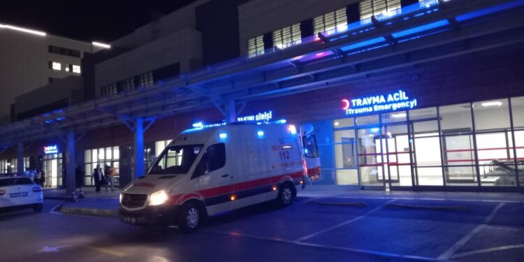 Kütahya’da gıda zehirlenmesi şüphesiyle 21 kişi hastanelere başvurdu