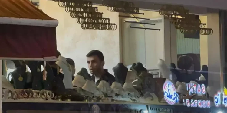 Kuyumcuda Tahliye: Altınlar Hemen Toplandı