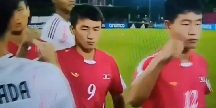 Kuzey Koreli ve Japon Oyuncuların Selamlaşması Olay Oldu