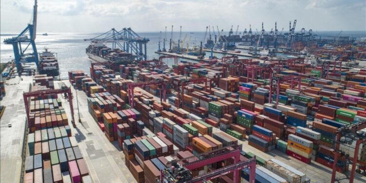 Limanlardaki trafiği ithalat yükü sırtladı