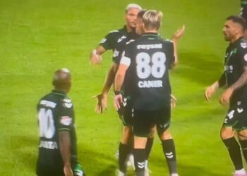 Maçın önüne geçti! Caner Erkin takım arkadaşına tokat attı