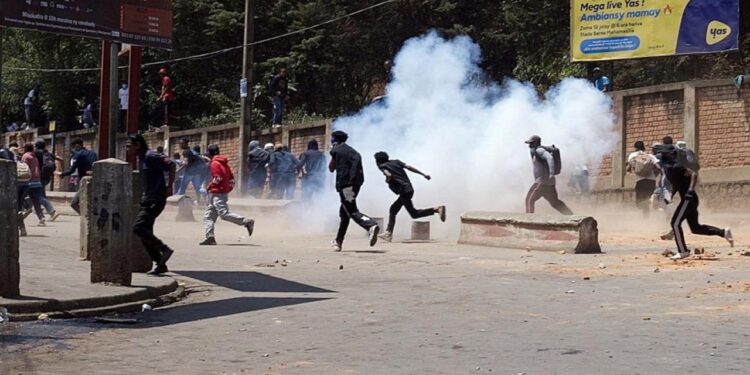 Madagaskar’da hükümet görevden alındı