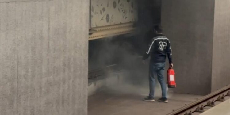 Mahmutbey metrosunda yangın: İstasyon kapatıldı, yolcular tahliye edildi