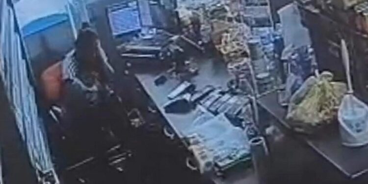 Manisa’da eski eş dehşeti: Kucağındaki bebeğe aldırmadan defalarca bıçakladı