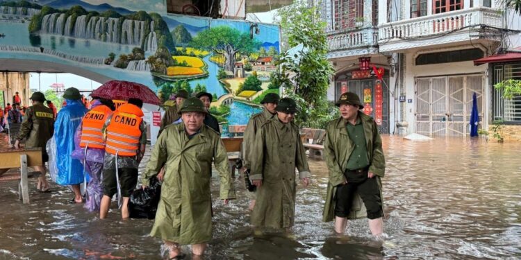 Matmo Tayfunu hayatı felç etti… Vietnam’da kırmızı alarm! Ölü ve yaralılar var