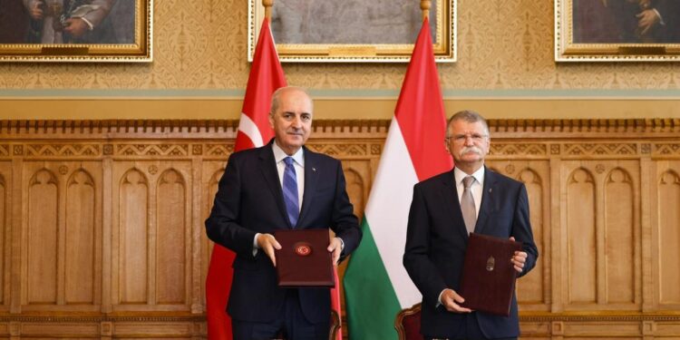 Meclis Başkanı Kurtulmuş, Macaristan Ulusal Meclisi Başkanı Köver ile görüştü