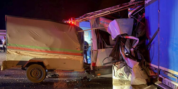 Mersin’de feci kaza! 3 ölü ve çok sayıda yaralı var