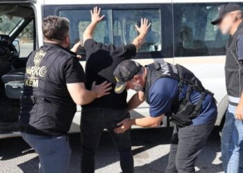 Mersin’de yolcu minibüsünden çıkanlar şoke etti!