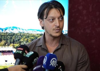 Mesut Özil’den FIFA ve UEFA’ya çağrı