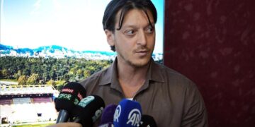 Mesut Özil’den FIFA ve UEFA’ya çağrı